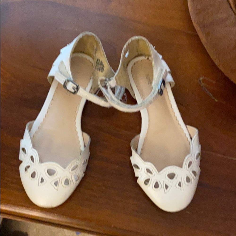 Girls sandals with hidden Velcro